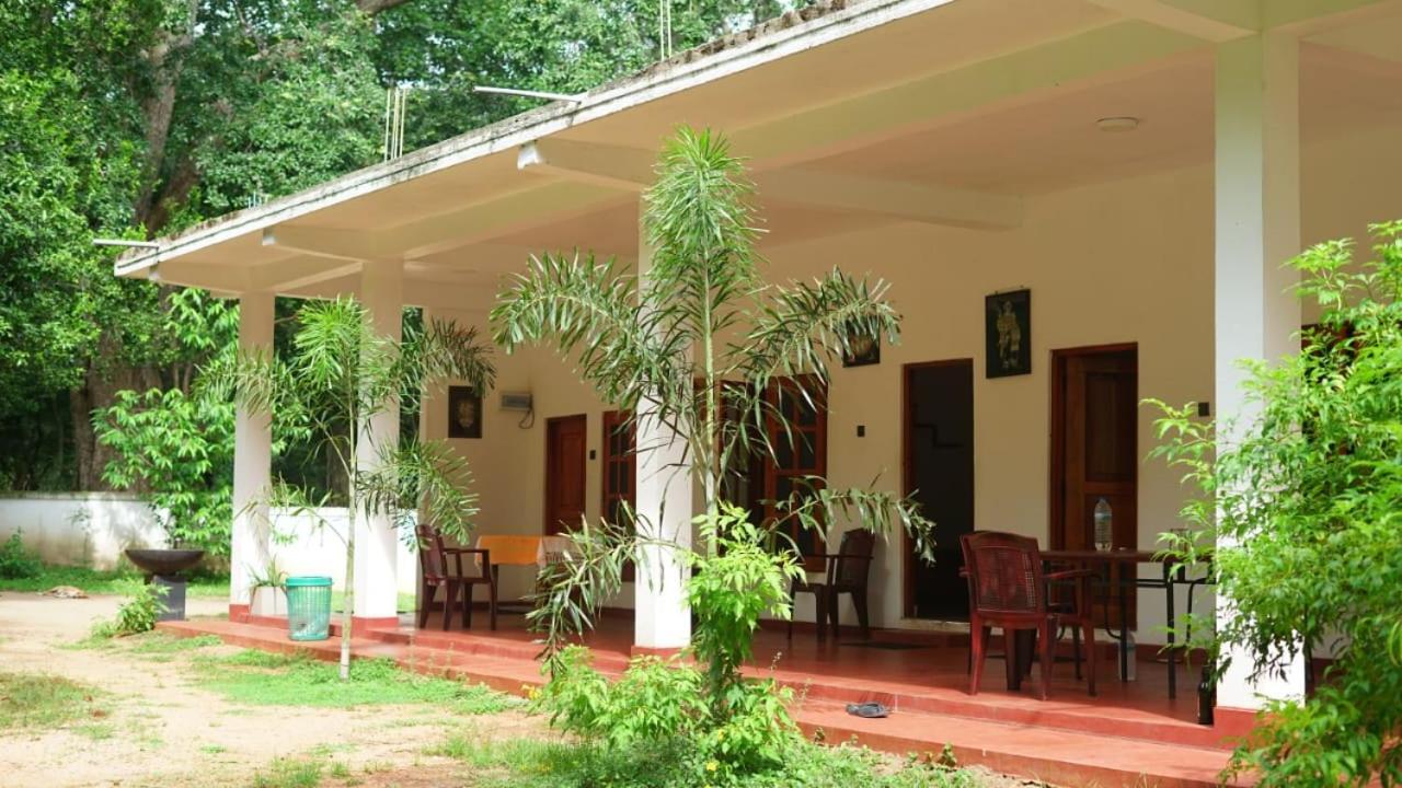 Punkalasa Tourist Lodge أنرادابورام المظهر الخارجي الصورة